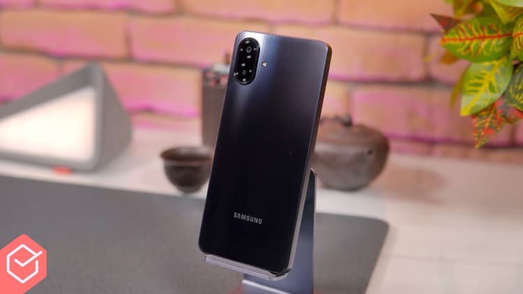 Youtube Video POR QUE tá TODO MUNDO COMPRANDO esse CELULAR BARATO da SAMSUNG!? // GALAXY A07 (só R$598)