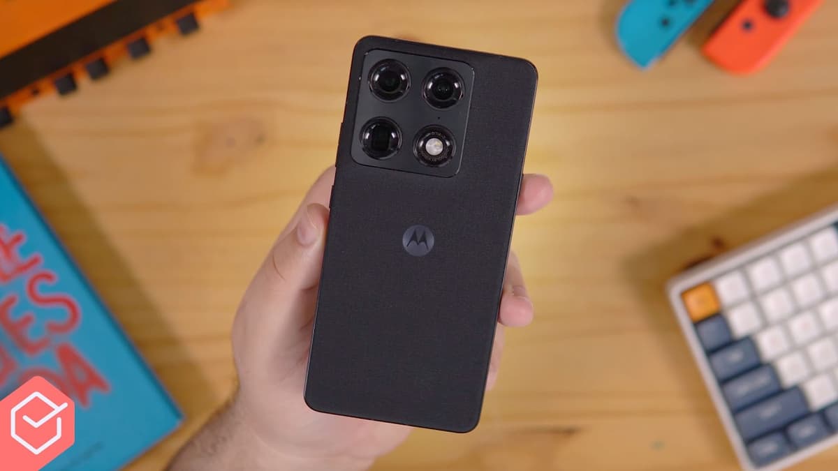 ADEUS APPLE e SAMSUNG!? // MOTOROLA SIGNATURE é o FLAGSHIP ULTRAFINO com 5200mAh!